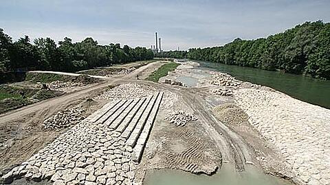 Richtig schön ist die neue Isar an der Wittelsbacher Brücke geworden. Nur eins fehlt noch zum vollkommenen Isar-Glück: ein Stadt-Strand.