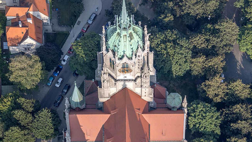 Riesig! Die Paulskirche an der Theresienwiese. Riesig! Die Paulskirche an der Theresienwiese.