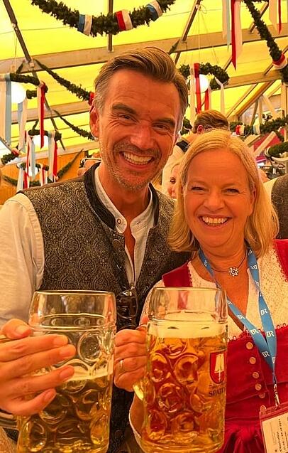 Florian Silbereisen mit BR-Unterhaltungschefin Iris Mayerhofer auf der Wiesn.