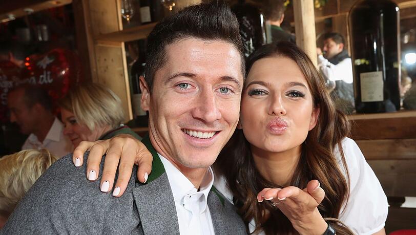 Kennen sich seit ihrem 18. Lebensjahr: Bayerns Topstürmer Robert Lewandowski und seine Frau Anna. Kennen sich seit ihrem 18. Lebensjahr: Bayerns Topstürmer Robert Lewandowski und seine Frau Anna.