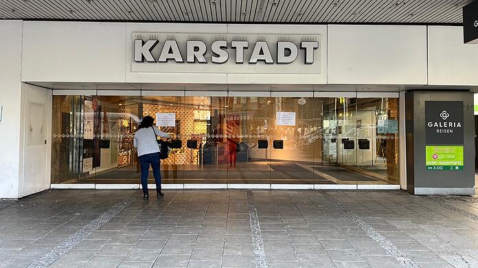 Auch in München am Bahnhofsplatz ist Schluss. Am Montag war die Filiale für die Verkündung der Hiobsbotschaft geschlossen.
