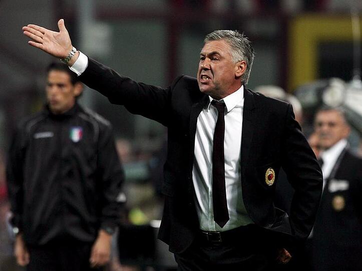 Carlo Ancelotti trainiert derzeit den AC Milan - und bald den FC Bayern?