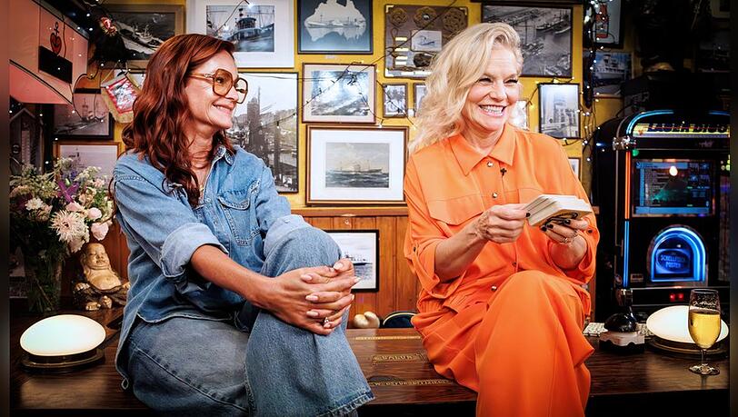 Andrea Berg (l.) plauderte bei "Inas Nacht" aus dem Nähkästchen. Andrea Berg (l.) plauderte bei "Inas Nacht" aus dem Nähkästchen.