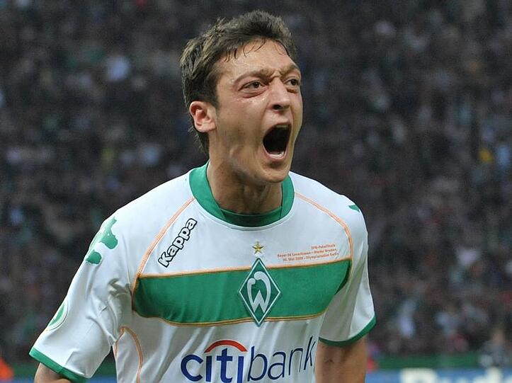 Bremens Mesut Özil steht kurz vor seinem Wechsel zu Madrid.
