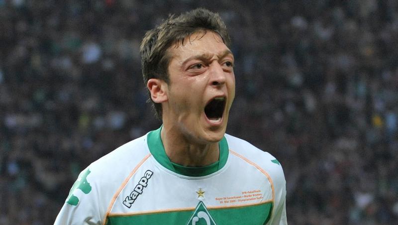 Bremens Mesut Özil steht kurz vor seinem Wechsel zu Madrid. Bremens Mesut Özil steht kurz vor seinem Wechsel zu Madrid.
