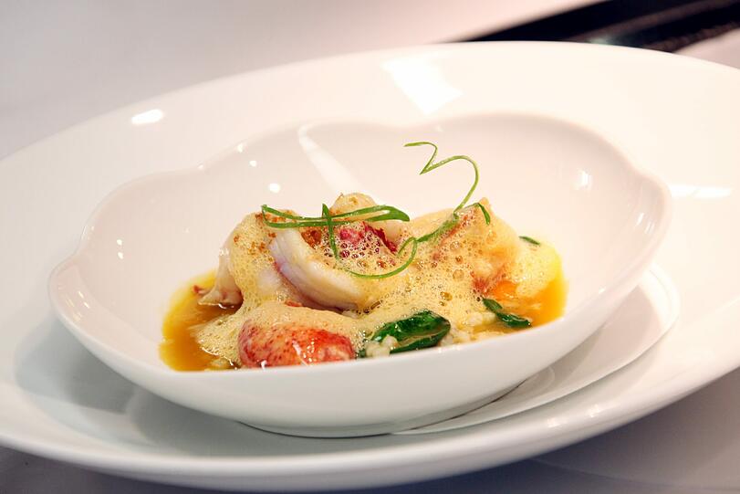 Im Allerheiligsten des Gourmettempels Tantris, der Küche, herrschen Präzision, Perfektion - und Stille.