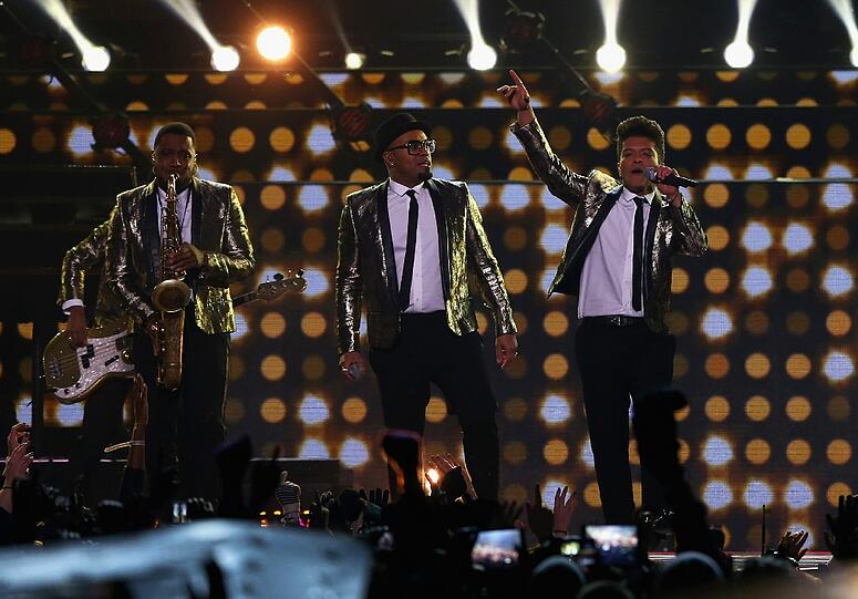 In der legendären Pepsi-Halbzeitshow standen Bruno Mars und die Red Hot Chili Peppers auf der Bühne!