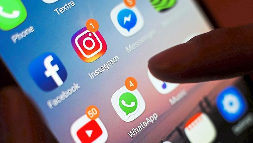 Eine Datenschleuder: das Handy. Eine Datenschleuder: das Handy.