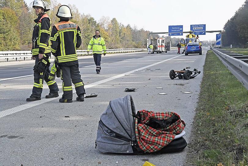 Schwerer Unfall auf der A995 - Bilder vom Bergungseinsatz.