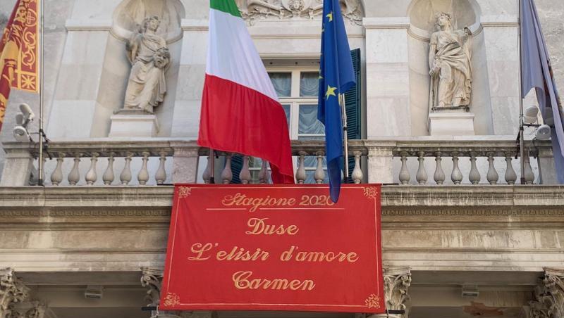 Am Opernhaus La Fenice in Venedig kann wieder vor Publikum gespielt und gesungen werden. Am Opernhaus La Fenice in Venedig kann wieder vor Publikum gespielt und gesungen werden.