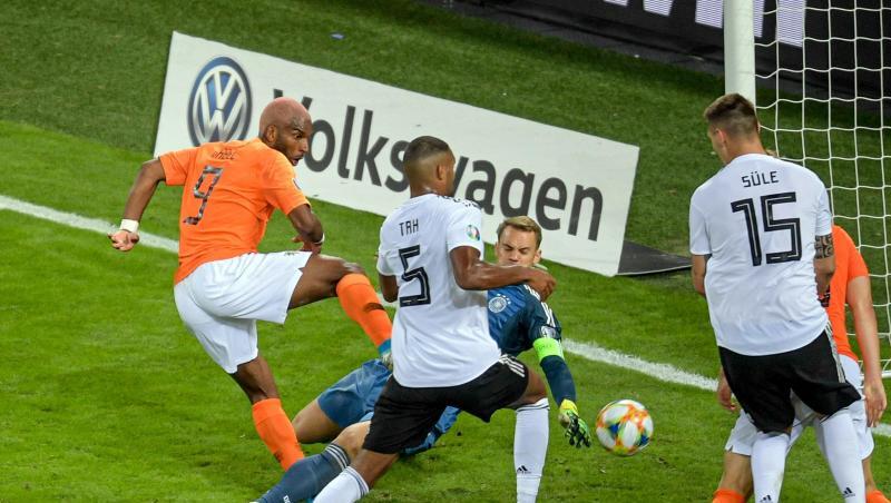 Falsches Gehäuse: Jonathan Tah traf per Eigentor zum 1:1 für die Niederlande. Falsches Gehäuse: Jonathan Tah traf per Eigentor zum 1:1 für die Niederlande.
