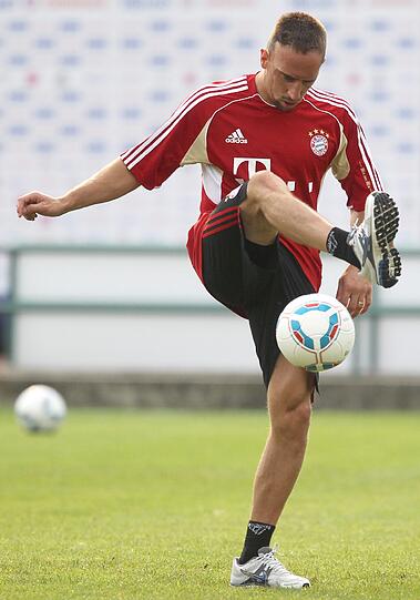 Ribéry ist wieder dabei, Lahm und Heynckes schreiben Autogramme, Neuer hechtet nach dem Ball: Bilder aus dem Trainingslager der Bayern am Gardasee