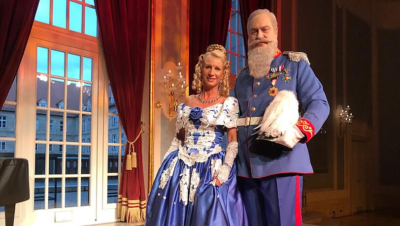 Markus Söder bei "Fastnacht in Franken": 2018 kommt der Ministerpräsident in Wartestellung als Prinzregent Luitpold mit seiner Gattin. Markus Söder bei "Fastnacht in Franken": 2018 kommt der Ministerpräsident in Wartestellung als Prinzregent Luitpold mit seiner Gattin.