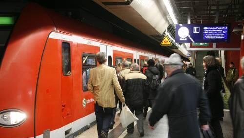 Mit dem Winterfahrplan sollen sich bei der S-Bahn zahlreiche Verbesserungen einstellen. Mit dem Winterfahrplan sollen sich bei der S-Bahn zahlreiche Verbesserungen einstellen.