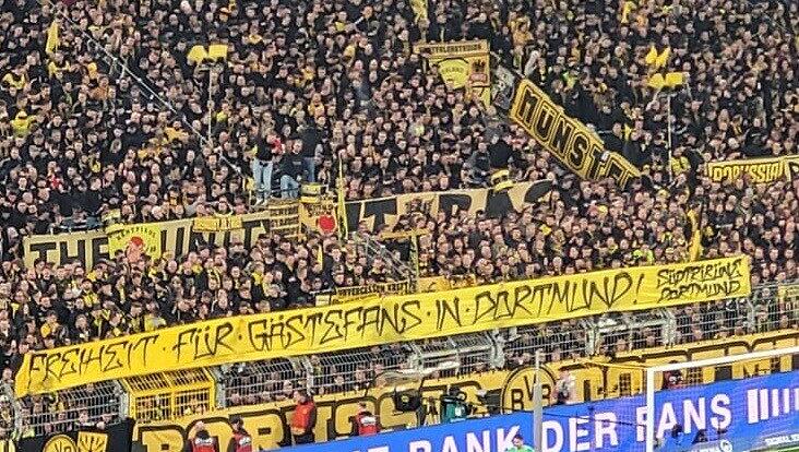 Zeigen sich solidarisch mit den Bayern-Fans: Die Ultras von Borussia Dortmund.