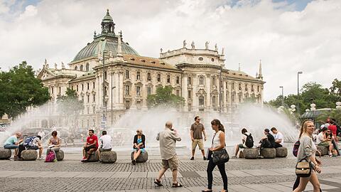 Der Wasserbrunnen am M&uuml;nchner Stachus: Die Stadt schr&auml;nkt den Trinkwasserverbrauch drastisch ein.