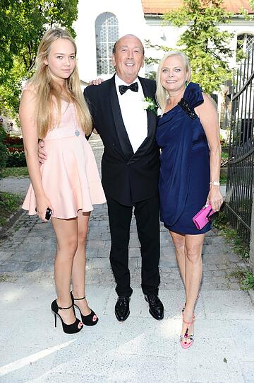 Ernst von Theumer mit Frau Daniela und Tochter Annabelle.