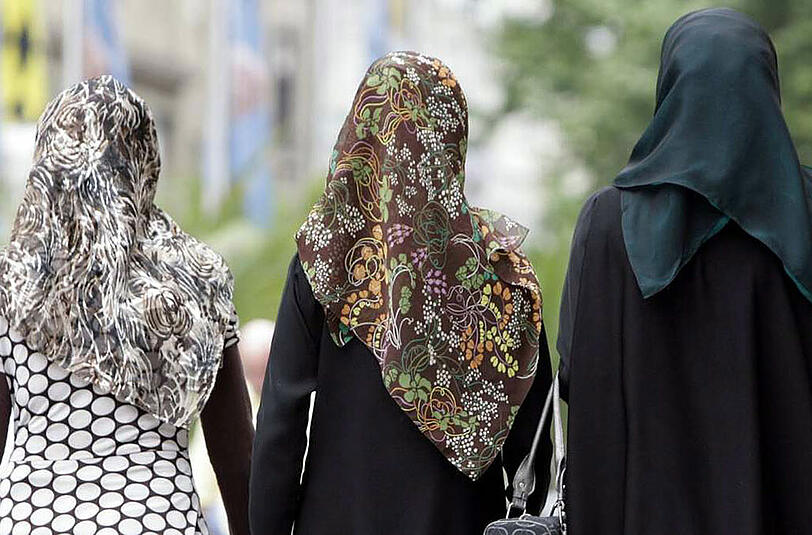 Kinderehen in Deutschland: Laut Innenministerium sind fast 1.500 Mädchen mit älteren Männern verheiratet.