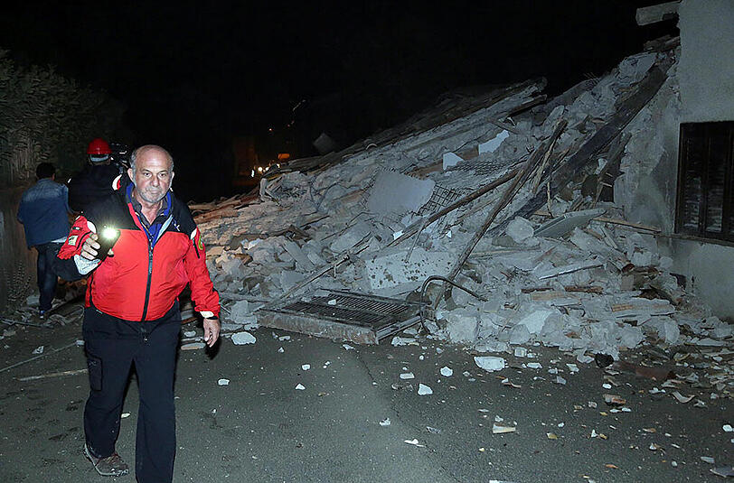 Italien ist schon wieder von schweren Erdbeben heimgesucht worden. Die Bilder.