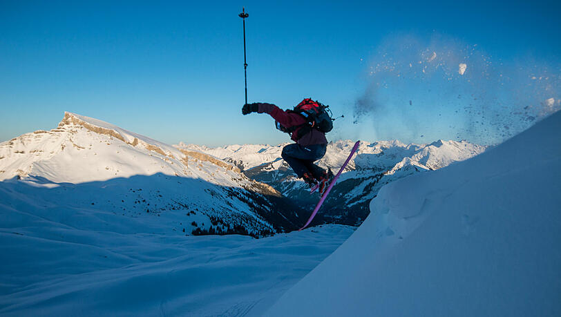 Ein Freerider im frischen Pulverschnee: Die Versuchung ist groß, das Gespür fürs lauernde Risiko aber oft nicht vorhanden. Ein Freerider im frischen Pulverschnee: Die Versuchung ist groß, das Gespür fürs lauernde Risiko aber oft nicht vorhanden.