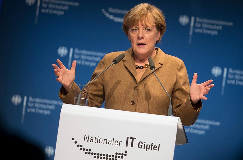 "Das Internet ist für uns alle Neuland" - ein Satz, den Angela Merkel aus ihrem persönlichen Jahresrückblick wohl gerne streichen würde. In der öffentlichen Diskussion drehte sich im Juni alles um die Prism-, NSA und Spähaffäre. Beim Besuch von US-Präsident Barack Obama in Berlin versuchte Merkel mit ihrem "Neuland"-Satz der Debatte etwas Wind aus den Segeln zu nehmen. Ein Schuss, der nach hinten losging.