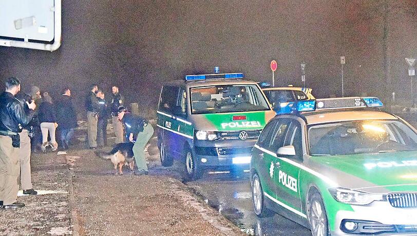 Der Fahrschüler stand unter Drogeneinfluss. Bei der Verfolgungsjagd waren mehrere Polizeiwagen beteiligt. Der Fahrschüler stand unter Drogeneinfluss. Bei der Verfolgungsjagd waren mehrere Polizeiwagen beteiligt.