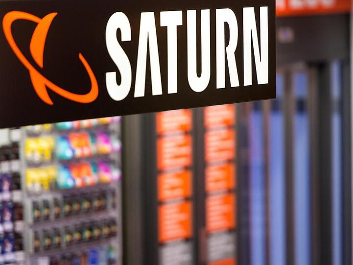 Saturn präsentiert in Hamburg ein neues Zahlungssystem.