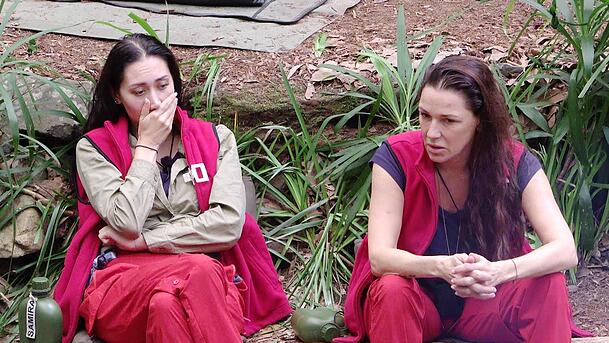 Samira Yavuz kommen bei den Erz&auml;hlungen von Simone Ballack &uuml;ber deren Verlust die Tr&auml;nen.