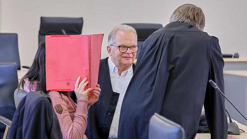 Am Freitag haben die Verteidiger der Angeklagten im Mordprozess im Fall Fabian einen bedeutenden Auftritt. Am Freitag haben die Verteidiger der Angeklagten im Mordprozess im Fall Fabian einen bedeutenden Auftritt.
