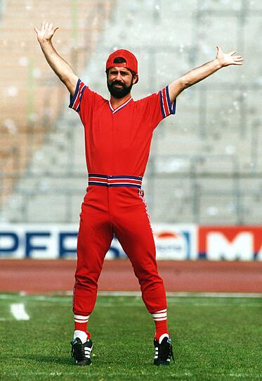 "Kleines dickes Müller", "Bomber der Nation, Bayern-Legende: In 427 Spielen traf Gerd Müller...