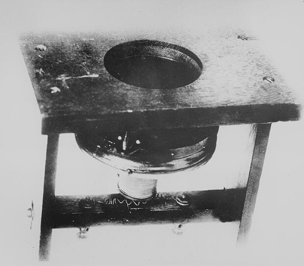 Und so sah es aus: 1877 wird in Deutschland das erste Gespräch mit einem Bell- Apparat geführt