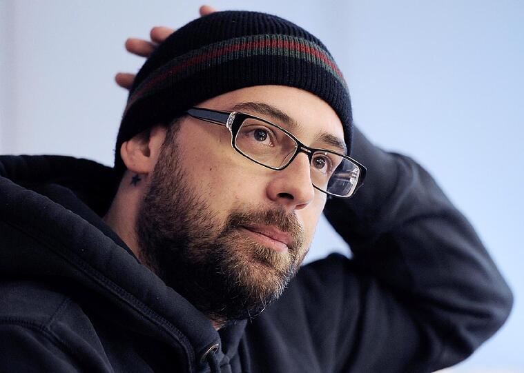 Maske gegen Brille getauscht: der semi-seriöse Rapper Sido.