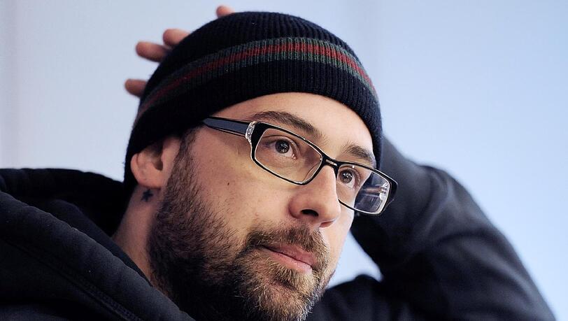 Maske gegen Brille getauscht: der semi-seriöse Rapper Sido. Maske gegen Brille getauscht: der semi-seriöse Rapper Sido.