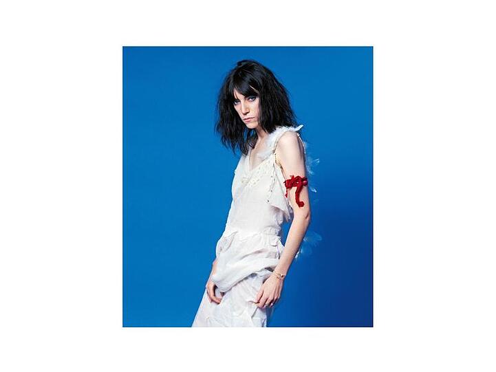 Christliche Symbolik: Blau steht für die himmlische Gnade, Rot für das Blut der Märtyrer und Weiß für die Heiligkeit, Reinheit, Unschuld und Tugend.