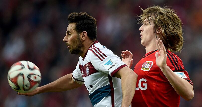 CLAUDIO PIZARRO - NOTE 5 - Der erste Startelf-Einsatz des Peruaners seit September (!) - damals beim 0:0 in Hamburg. In Leverkusen als Sturmspitze mit einer Top-Chance (47.), scheiterte aber frei vor Leno. Der 36-Jährige ist nicht einfach nicht fit. Keine wirkliche Option als möglicher Lewandowski-Ersatz am Mittwoch. Raus für Amateur Görtler.