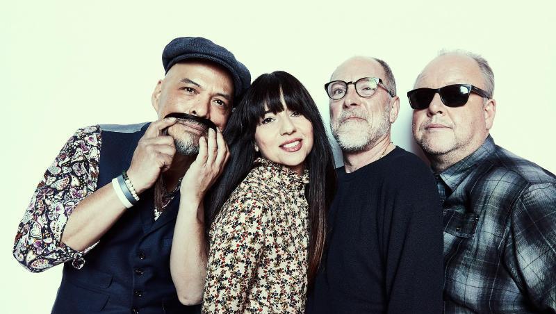 Joey Santiago (l-r), Paz Lenchantin, David Lovering und Black Francis melden sich zurück. Joey Santiago (l-r), Paz Lenchantin, David Lovering und Black Francis melden sich zurück.