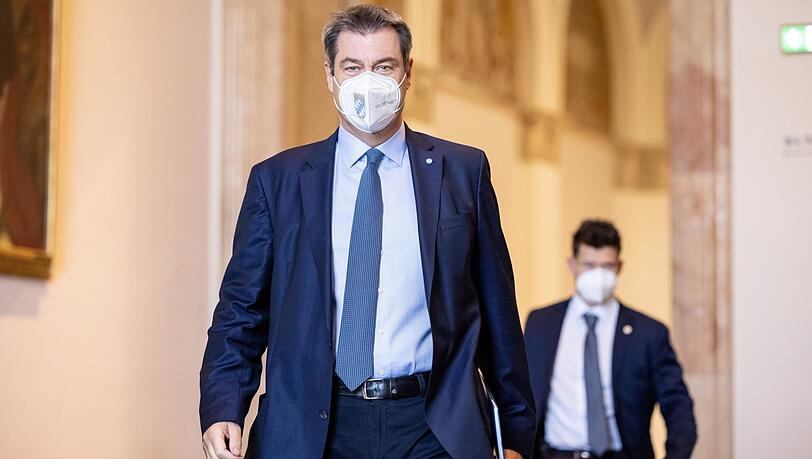Ministerpräsident Markus Söder (CSU) kommt zur Plenarsitzung im Bayerischen Landtag. Ministerpräsident Markus Söder (CSU) kommt zur Plenarsitzung im Bayerischen Landtag.