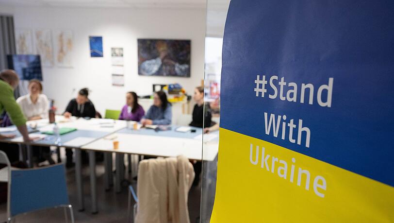 Ukrainerinnen und Ukrainer müssen in der Europäischen Union, um Schutz zu erhalten, keinen Asylantrag stellen. (Symbolbild) Ukrainerinnen und Ukrainer müssen in der Europäischen Union, um Schutz zu erhalten, keinen Asylantrag stellen. (Symbolbild)