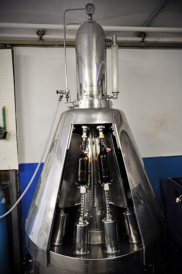 Bei der kleinen Brauererei "Giesiner Bräu" arbeiten derzeit 5 Personen an originellen Biersorten, wie die Untergiesinger Erhellung. Ein Rundgang durch die Brauerei.