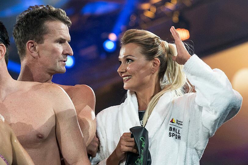 Haben nichts verlernt: Franziska van Almsick und Michael Groß beim Show-Schwimmen in Wiesbaden.