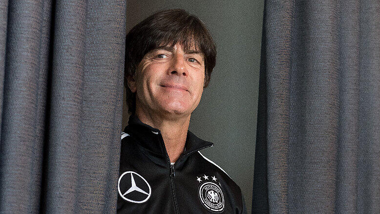 Bundestrainer Joachim Löw: "Ich will Spieler, die für die Mannschaft in jeder Sekunde alles geben. Es braucht Qualität, Teamfähigkeit, eine hohe Sozialkompetenz und eine gewisse Toleranz. Nur wer ein funktionierendes Team hat, der hat die Chance, Weltmeister zu werden."