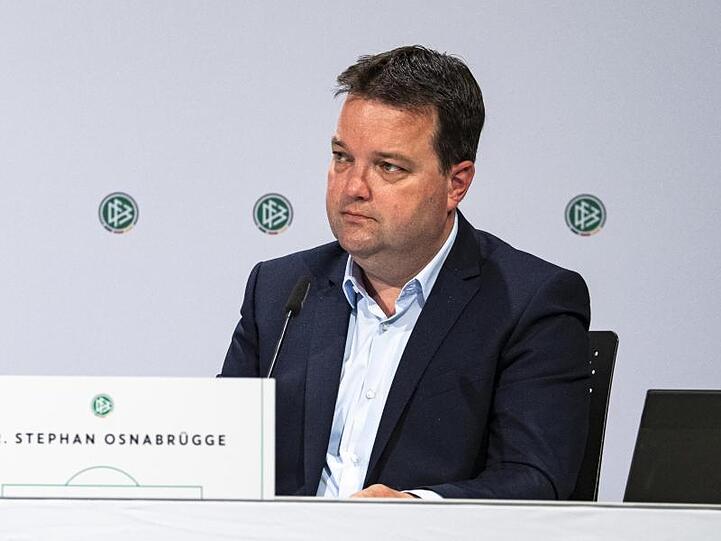 DFB-Schatzmeister Stephan Osnabrügge nimmt am Außerordentlichen DFB-Bundestag teil. Foto: Thomas Böcker/DFB/dpa/Archivbild