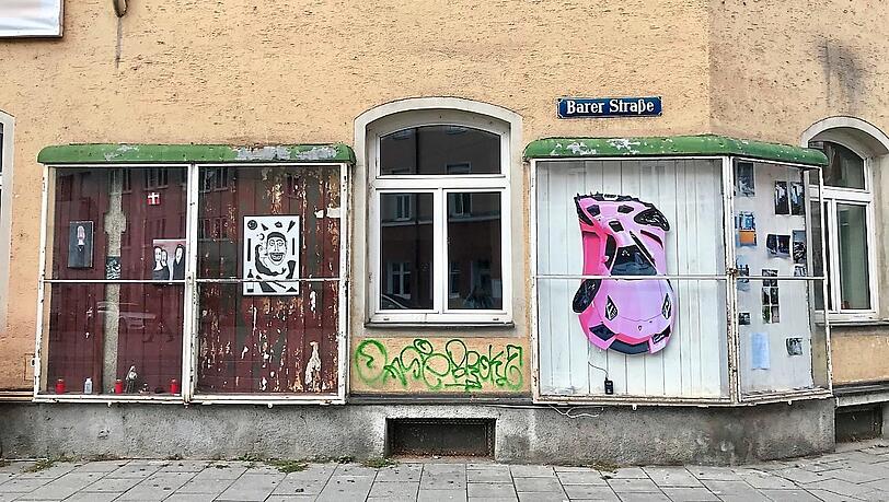 Schloss geknackt: Nun stellen in den Schaukästen an der Barer Straße 77 wechselnde junge Künstler aus - in der "ille Galerie".