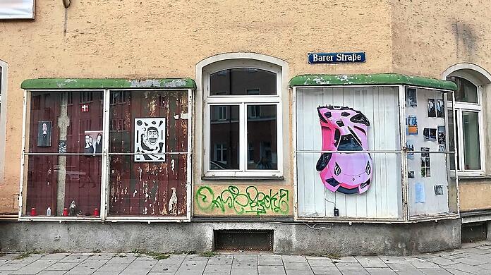 Schloss geknackt: Nun stellen in den Schaukästen an der Barer Straße 77 wechselnde junge Künstler aus - in der "ille Galerie".