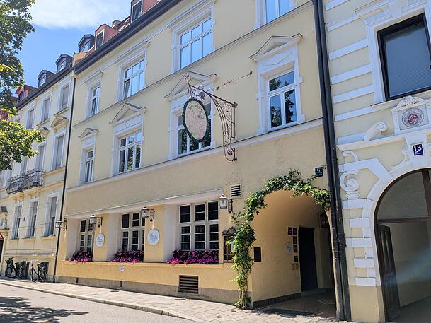 Der Werneckhof von außen. Der Werneckhof von außen.