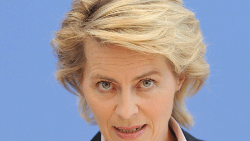 Arbeitsministerin von der Leyen findet die Beitragssenkung „vertretbar“
- und pocht weiter auf die Zuschussrente. Arbeitsministerin von der Leyen findet die Beitragssenkung „vertretbar“
- und pocht weiter auf die Zuschussrente.