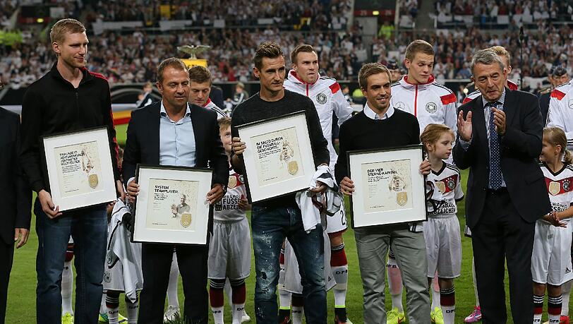 Traten allesamt nach der WM zurück (v.l): Mertesacker, Co-Trainer Flick, Klose, Lahm und nun auch Ex-DFB-Präsident Niersbach. Traten allesamt nach der WM zurück (v.l): Mertesacker, Co-Trainer Flick, Klose, Lahm und nun auch Ex-DFB-Präsident Niersbach.