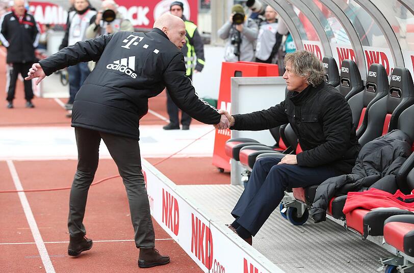 Sammer und Verbeek bei einem Gastspiel des FCB bei Verbeeks Ex-Team Nürnberg.