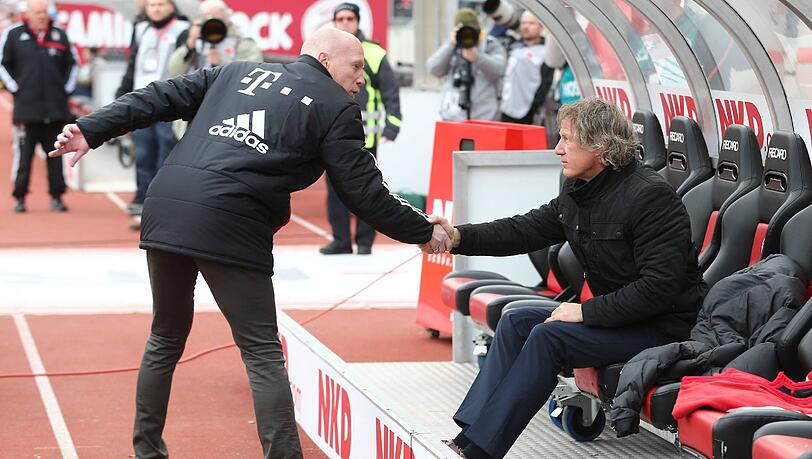 Sammer und Verbeek bei einem Gastspiel des FCB bei Verbeeks Ex-Team Nürnberg. Sammer und Verbeek bei einem Gastspiel des FCB bei Verbeeks Ex-Team Nürnberg.