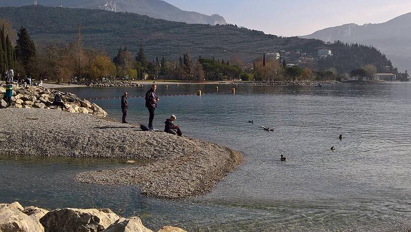 Acqua bassa sul Lago di Garda: la pioggia ha alleggerito la situazione?